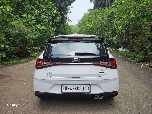https://images10.gaadi.com/usedcar_image/4553368/original/processed_74360d1a24abd11aab7176ca279d8b4f.jpg?imwidth=6402