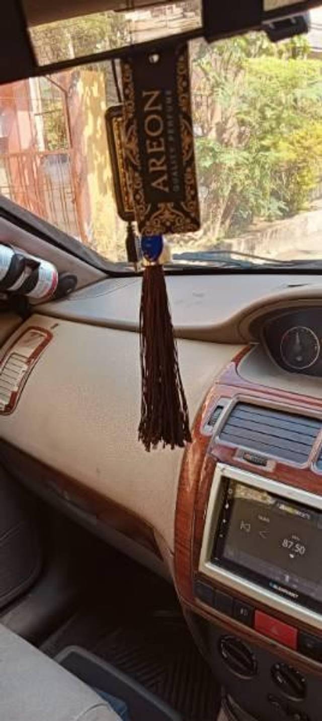 https://images10.gaadi.com/usedcar_image/4553379/original/processed_1b152c5e-4b81-4538-b9ad-c9964d6a816e.jpg?imwidth=6402