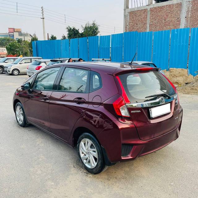 https://images10.gaadi.com/usedcar_image/4553387/original/processed_5c01f2c95fc01f628d777219349e7657.jpg?imwidth=6402