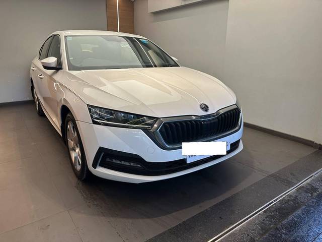 https://images10.gaadi.com/usedcar_image/4553403/original/processed_ff8964dcc785052bc934a3d35b713618.jpeg?imwidth=6401