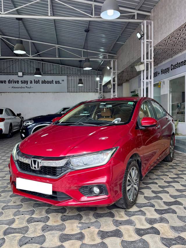 https://images10.gaadi.com/usedcar_image/4553425/original/processed_bd8fc995a895867a390afb8aa2202d53.jpg?imwidth=6400