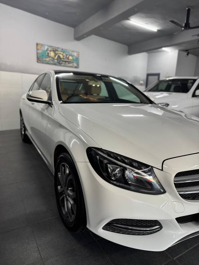 https://images10.gaadi.com/usedcar_image/4553426/original/d4a8443d808c84f66e4a71a5a61bc1ba.jpg?imwidth=6401