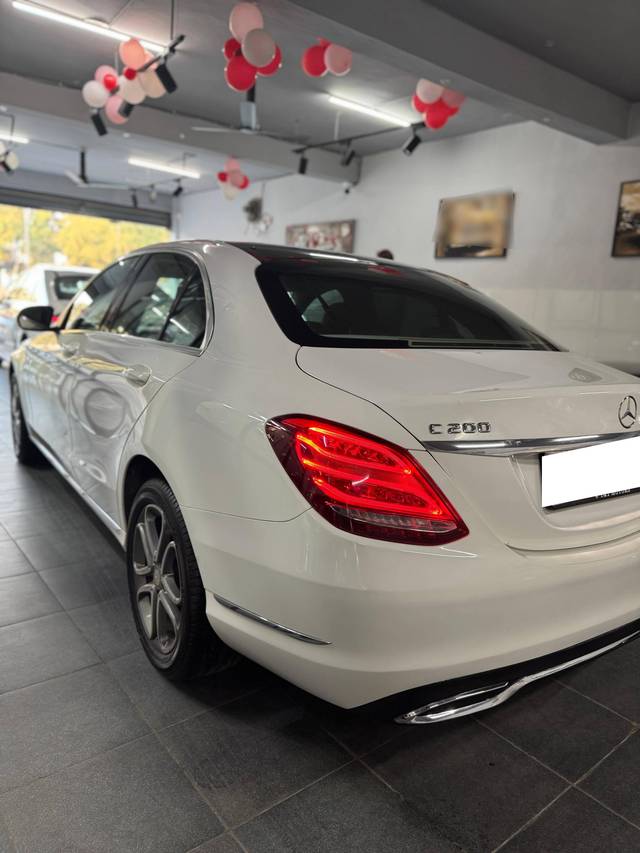 https://images10.gaadi.com/usedcar_image/4553426/original/processed_ff11fbb23afc2c5222148c972820d53c.jpg?imwidth=6402