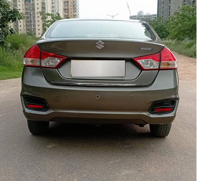 https://images10.gaadi.com/usedcar_image/4553431/original/processed_b4daee99e664114f012a8c6c68e34052.jpg?imwidth=6402