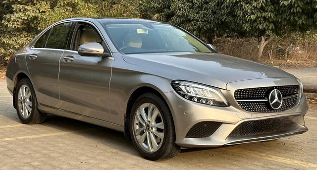 https://images10.gaadi.com/usedcar_image/4553433/original/5696e85d2d2155bab4659eb9b5cbf7b2.jpg?imwidth=6400