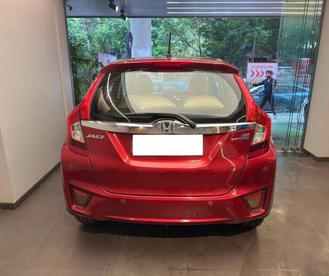 https://images10.gaadi.com/usedcar_image/4553435/original/processed_aea99f6ef2c64ca8c430717d01f8bae3.jpeg?imwidth=6402