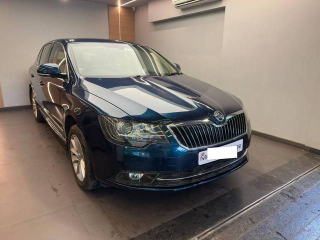 https://images10.gaadi.com/usedcar_image/4553452/original/processed_775cd0c8db81b4119983f517c56c29d3.jpeg?imwidth=6401