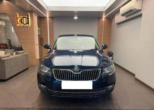 https://images10.gaadi.com/usedcar_image/4553452/original/processed_b5bab3c9422b7806bd9c09b8ff60506b.jpeg?imwidth=6400