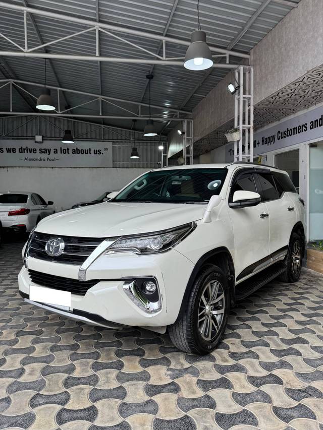 https://images10.gaadi.com/usedcar_image/4553453/original/processed_3f09f8a4fa662442197ecd5bb294f4e2.jpg?imwidth=6401