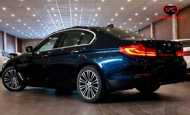 https://images10.gaadi.com/usedcar_image/4553459/original/processed_28dfc724542d08b62ef7af19f7e6c233.jpg?imwidth=6402