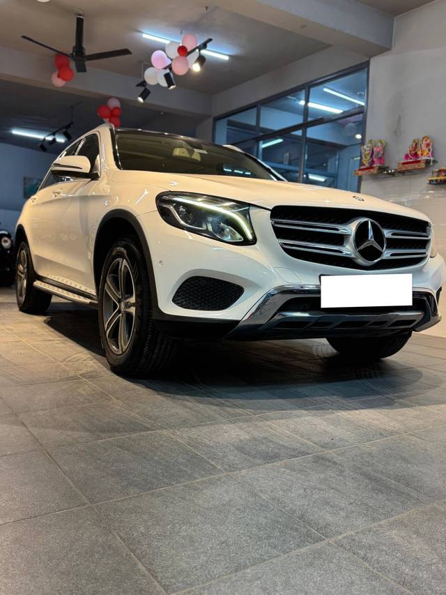 https://images10.gaadi.com/usedcar_image/4553472/original/processed_0f33d7aea0a94a6d038de7cf43d95cbf.jpg?imwidth=6400