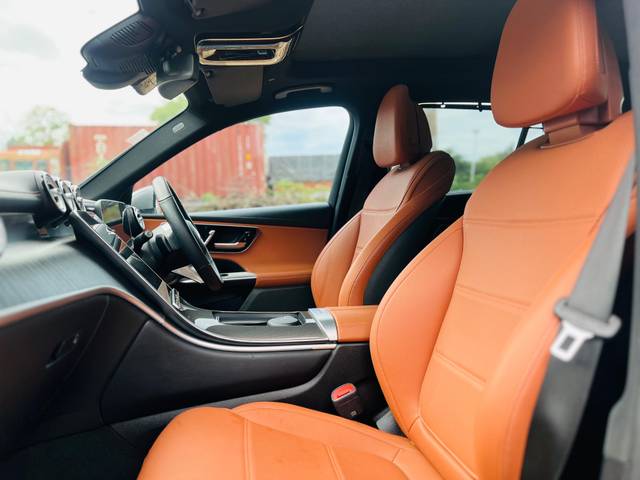 https://images10.gaadi.com/usedcar_image/4553495/original/a6792f0ca63bf1474adb218573918754.jpg?imwidth=6402