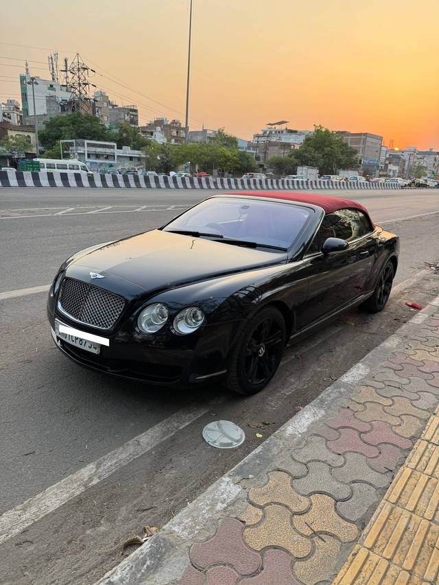 https://images10.gaadi.com/usedcar_image/4553498/original/processed_7d1ff16027837e3410dfc77c3a21e974.jpg?imwidth=6402