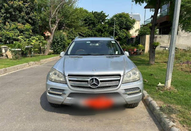 https://images10.gaadi.com/usedcar_image/4553511/original/7b2fdd78-1825-42d7-8a7e-18e7d6182a0e.?imwidth=6400
