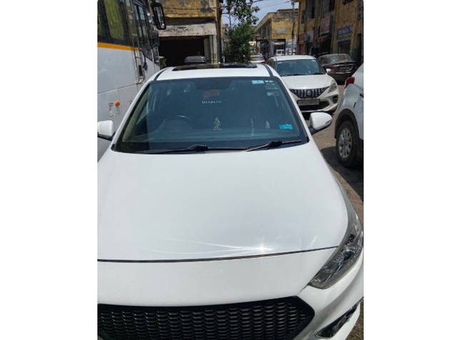 https://images10.gaadi.com/usedcar_image/4553518/original/459c34e7-402d-46eb-a0a0-cc9bda2e5f2c.png?imwidth=6401