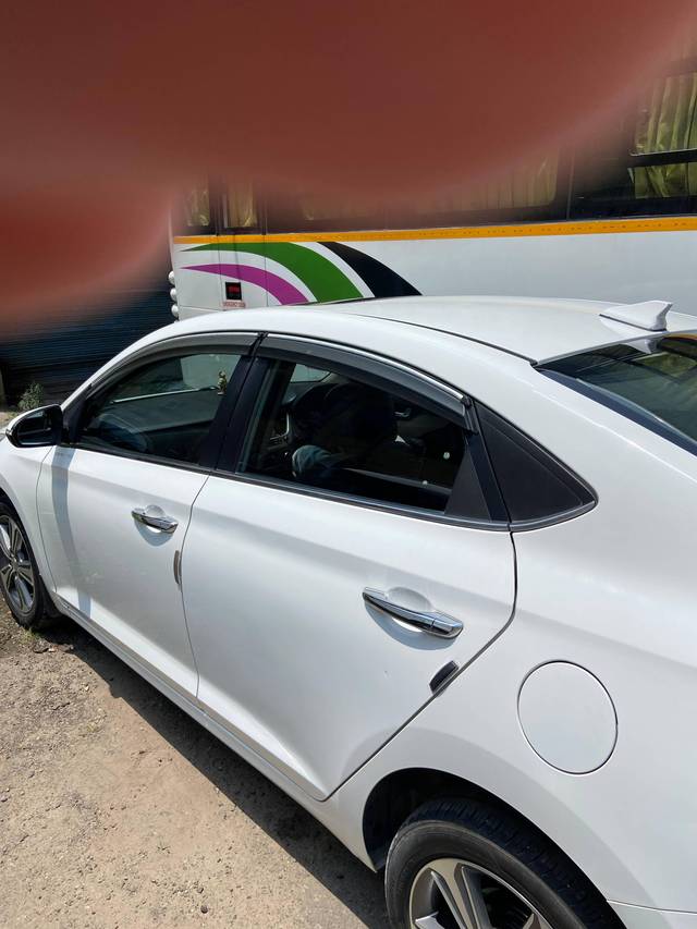 https://images10.gaadi.com/usedcar_image/4553518/original/processed_2c0baa48-a983-4472-8785-721bfa997209.jpeg?imwidth=6400