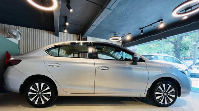 https://images10.gaadi.com/usedcar_image/4553523/original/ce3484edd2689e08d0ae4778a405f611.jpg?imwidth=6401