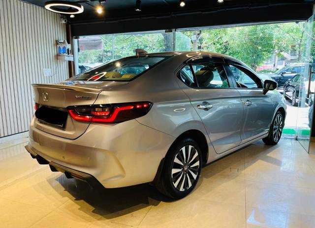https://images10.gaadi.com/usedcar_image/4553523/original/processed_6e51fe35fbb15b0589e65f717025520b.jpg?imwidth=6402