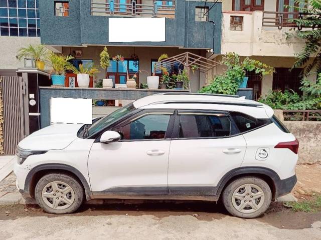 https://images10.gaadi.com/usedcar_image/4553549/original/processed_376b1107-4c71-4ef9-9dc1-cb2c098ae69b.jpg?imwidth=6401