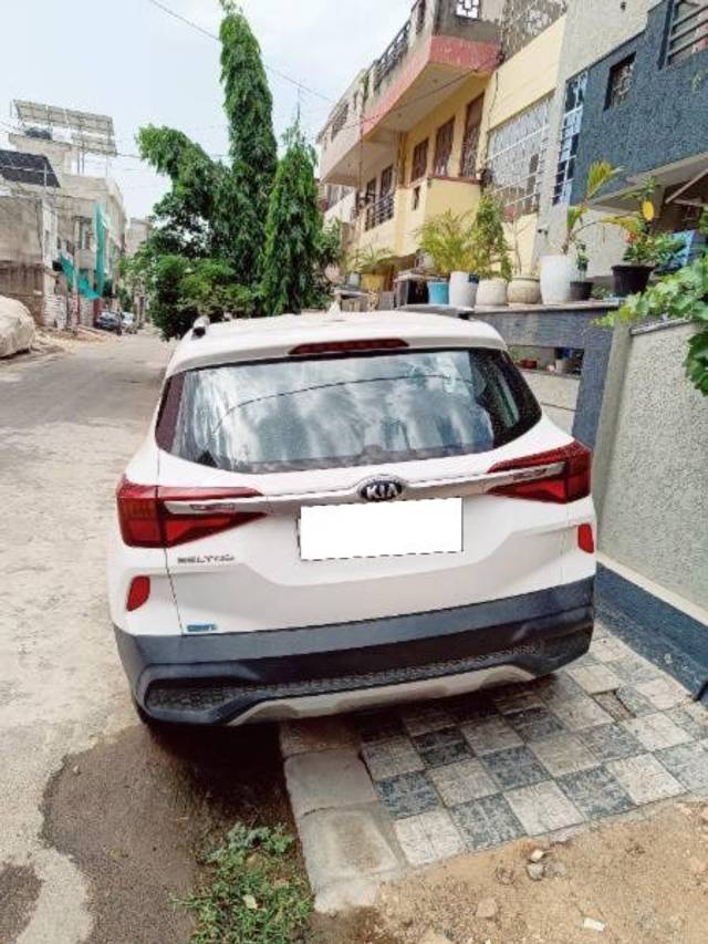 https://images10.gaadi.com/usedcar_image/4553549/original/processed_eaf680ee-7259-485f-b195-70dbe0de69c2.jpg?imwidth=6400