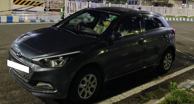 https://images10.gaadi.com/usedcar_image/4553571/original/processed_e12d05d8-3242-4350-8d86-42bb457f5a64.jpeg?imwidth=6400