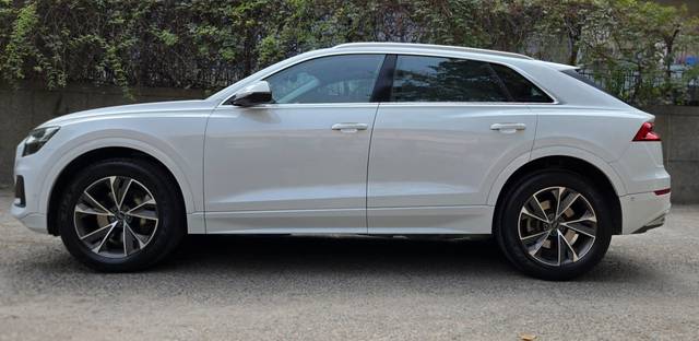 https://images10.gaadi.com/usedcar_image/4553573/original/166327dd5618235ce0ad13980c9af55e.jpg?imwidth=6402