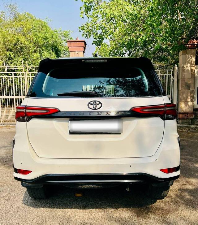 https://images10.gaadi.com/usedcar_image/4553578/original/processed_7030498fa6f6bea06ec4dd6c6d8a04ef.jpg?imwidth=6402