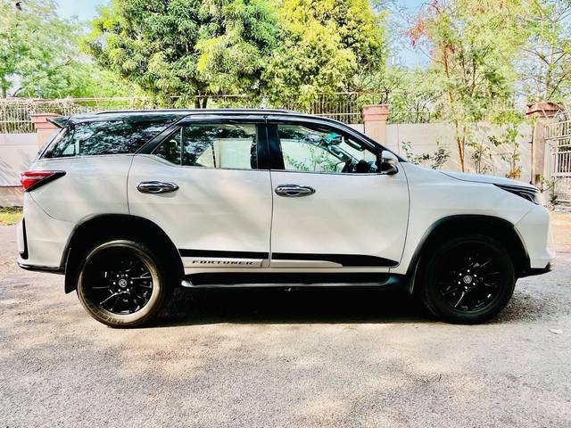 https://images10.gaadi.com/usedcar_image/4553578/original/processed_b099581d0b591b4a43f84a6dd873300b.jpg?imwidth=6401