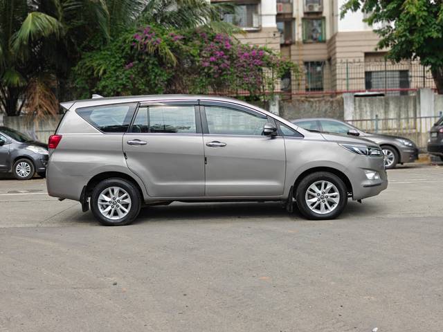 https://images10.gaadi.com/usedcar_image/4553589/original/a69ce2ab21f1a7eb2257da69ee7ba962.jpg?imwidth=6401