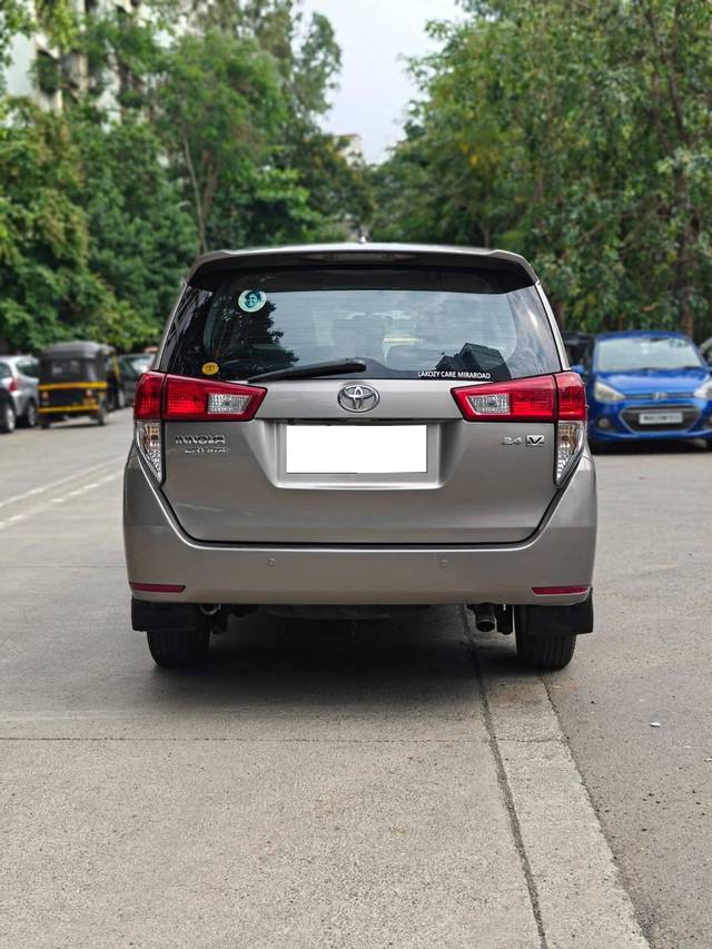 https://images10.gaadi.com/usedcar_image/4553589/original/processed_f8b3d8d045d18d55439c59bb2e372a64.jpg?imwidth=6402