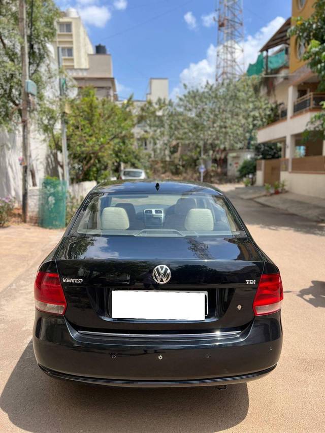 https://images10.gaadi.com/usedcar_image/4553602/original/processed_7364c3ca-ac24-4b90-8428-74a15688338a.jpg?imwidth=6402