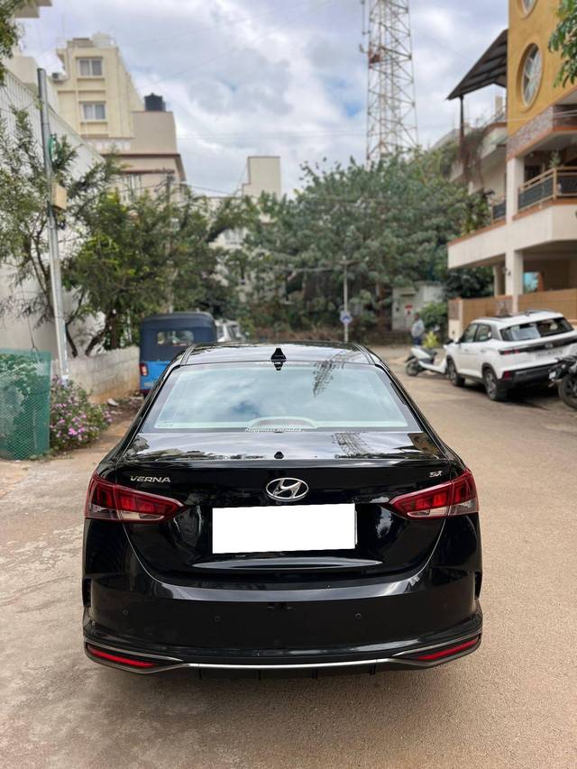 https://images10.gaadi.com/usedcar_image/4553606/original/processed_4e9d5675-68a2-482c-a0d5-a63b58d67cf2.jpg?imwidth=6402