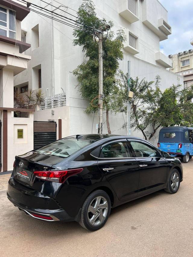 https://images10.gaadi.com/usedcar_image/4553606/original/processed_78881ec8-7299-4a99-8a15-7768ba828c66.jpg?imwidth=6401