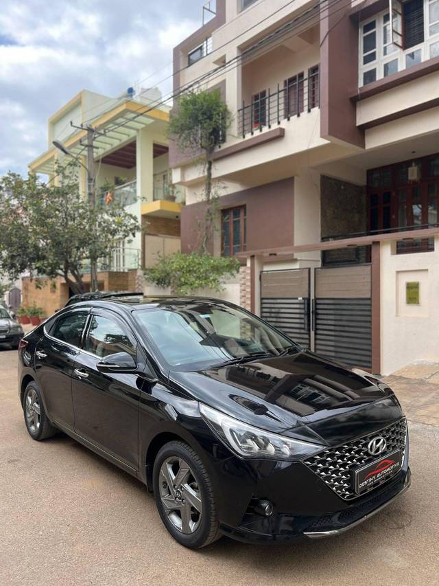 https://images10.gaadi.com/usedcar_image/4553606/original/processed_cc84aae2-5ab2-4315-ac1a-56c20de7d3e3.jpg?imwidth=6400