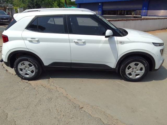 https://images10.gaadi.com/usedcar_image/4553608/original/21e6a95aa0c3247a739953aef76b990e.jpg?imwidth=6401
