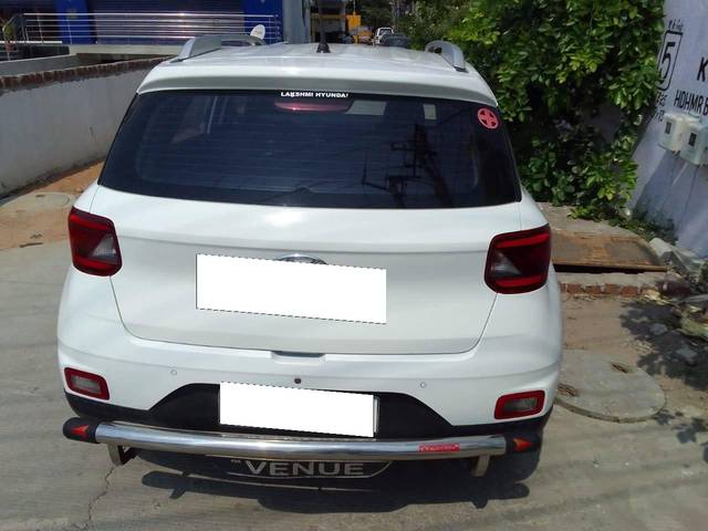 https://images10.gaadi.com/usedcar_image/4553608/original/processed_ba9ace53a273455c30132ea7385a0fed.jpg?imwidth=6402