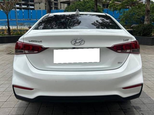 https://images10.gaadi.com/usedcar_image/4553612/original/processed_b4c8a2f2b1155cba6d01807ecb223efc.jpg?imwidth=6402