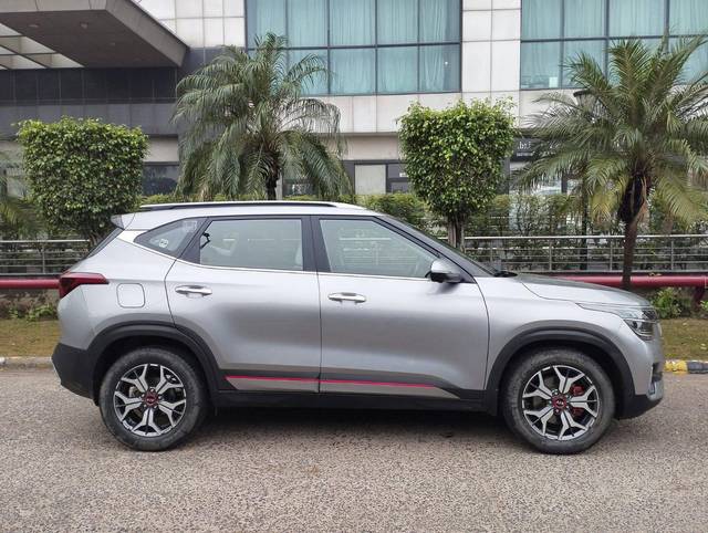 https://images10.gaadi.com/usedcar_image/4553616/original/processed_f7df7fbf9ff02701d117d8e62789fb95.jpg?imwidth=6401
