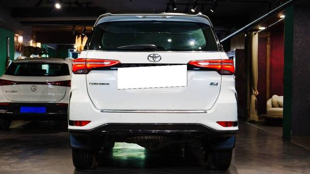 https://images10.gaadi.com/usedcar_image/4553618/original/processed_32a421b5a9da528492157a566ae2d92e.jpeg?imwidth=6402