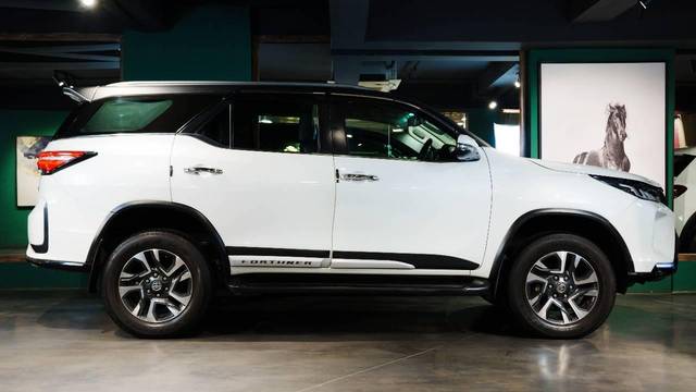 https://images10.gaadi.com/usedcar_image/4553618/original/processed_543344f94000ebbd1ce235f70340fcfd.jpeg?imwidth=6401