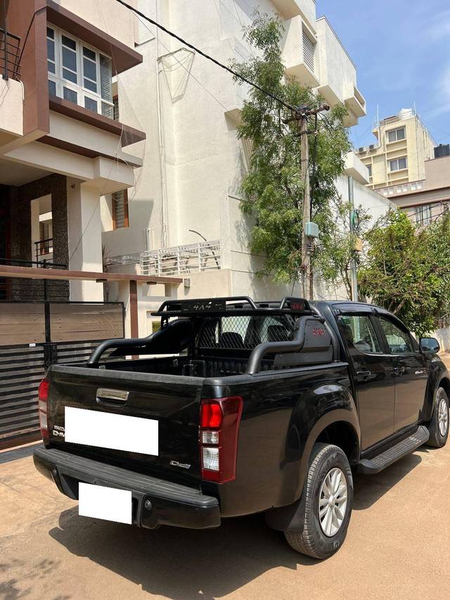 https://images10.gaadi.com/usedcar_image/4553620/original/processed_aa47d665-73d7-48b0-b4ee-f977859d9c1b.jpg?imwidth=6402