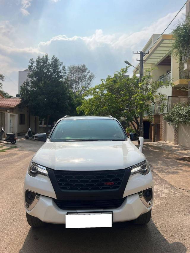 https://images10.gaadi.com/usedcar_image/4553626/original/processed_f6e13d7a-99e5-4ada-8e4a-c05f991af191.jpg?imwidth=6400