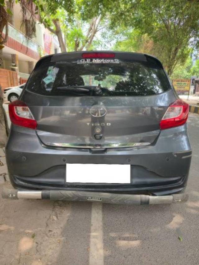https://images10.gaadi.com/usedcar_image/4553628/original/processed_7edb4864-e6d9-4ef5-a8c0-343a4463a56f.jpg?imwidth=6401