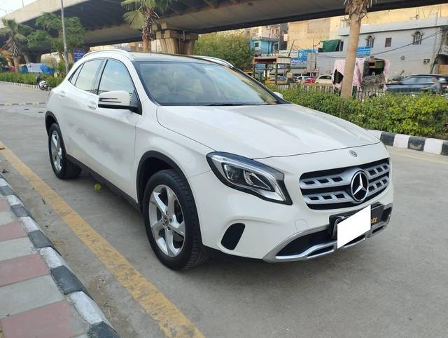 https://images10.gaadi.com/usedcar_image/4553629/original/processed_bade32d8c91bc8b0e82ec64c0595cc3b.jpg?imwidth=6400