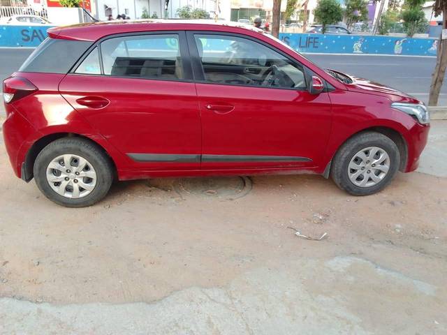 https://images10.gaadi.com/usedcar_image/4553633/original/processed_6dcadeff93498af3684ba439d75de8c5.jpg?imwidth=6401