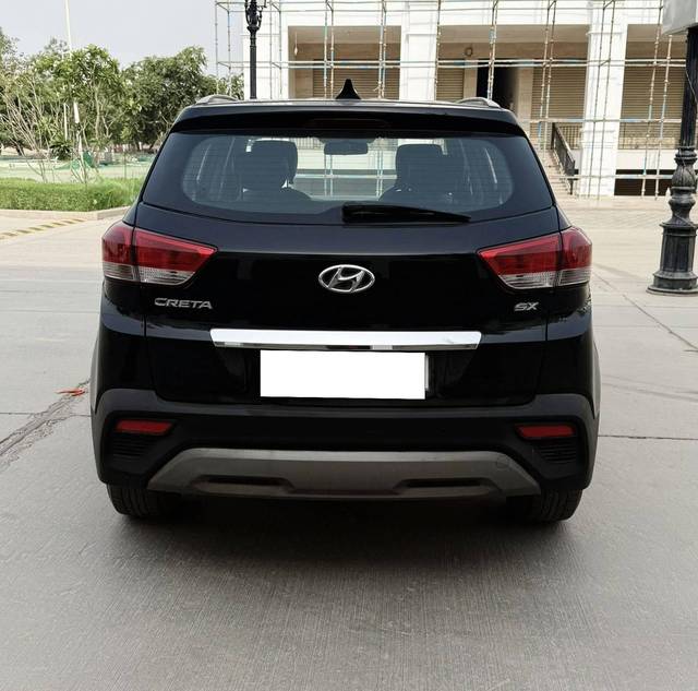 https://images10.gaadi.com/usedcar_image/4553641/original/processed_fabdda32b132b3362c3b7776c095a352.jpg?imwidth=6402