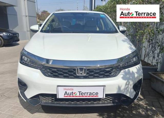 https://images10.gaadi.com/usedcar_image/4553644/original/e9d7bd2b3286e2bbc92e9f2197fed47c.jpeg?imwidth=6400