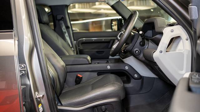 https://images10.gaadi.com/usedcar_image/4553646/original/bd3fae9d1bafe63e151207b1d5ff9534.jpg?imwidth=6402