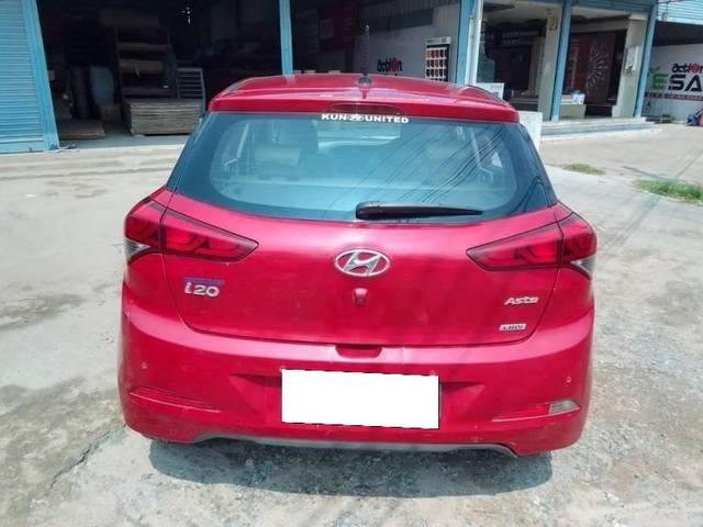 https://images10.gaadi.com/usedcar_image/4553652/original/processed_3b9b78e5a3a6b964e042e4fd041b6b22.jpg?imwidth=6402
