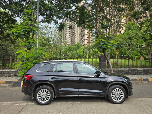 https://images10.gaadi.com/usedcar_image/4553656/original/520937267f7385a14ff3424261c5f3e7.jpg?imwidth=6401